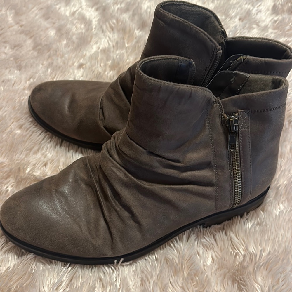 Baretraps booties size 9.5